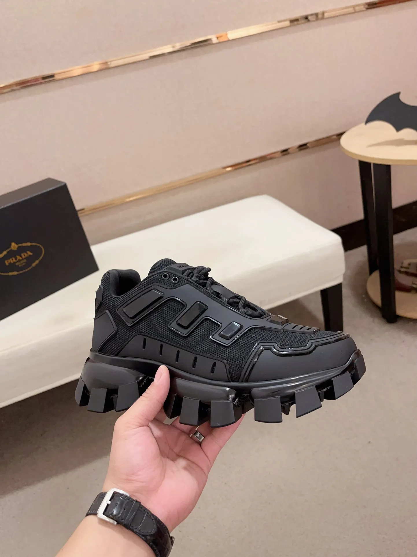Men's Men's Shoes 💰 620💰 ✔️✔️✔️High-quality new PRADA counters are launched at the same time. The new men's shoes and 😘fabrics are selected from first-layer cowhide. Lining: imported elastic mesh➕cowhide lining. 👍🏿High-end☄️Open-molded non-slip rubber outsole, exquisite lines, simple and elegant, comfortable and high-end for leisure travel. Number of yards: 38 to 44. Can be customized for 45 non-refundable!